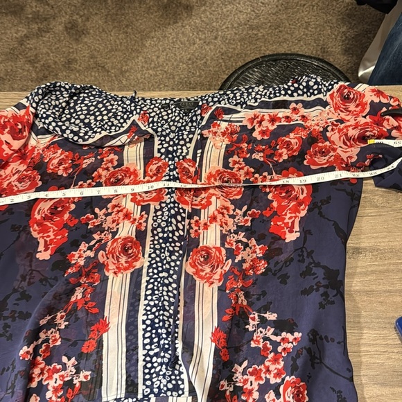 Guess blouse women’s xl Floral‎ Navy and Red Women's Top lightweight semi sheer - Picture 9 of 11